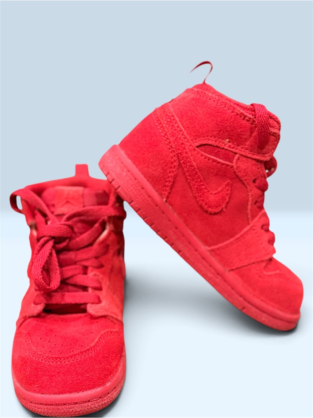 Nike Jordan 1 Retro High suede
Red suede